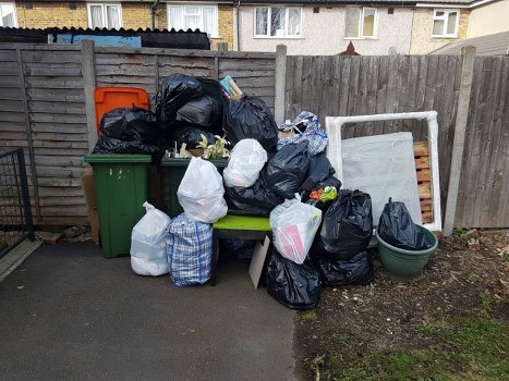 Professional flat clearance team in Finsburypark